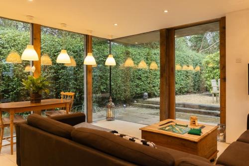 The Hideaway A cosy retreat by the lakes in South Cerney, United Kingdom