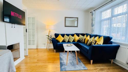 The Cromwell I Contractor's Haven Borehamwood I 3 6 Beds I Free Parking Netflix & Sky Sports — 4-Star Luxury Hotel in Borehamwood, United Kingdom