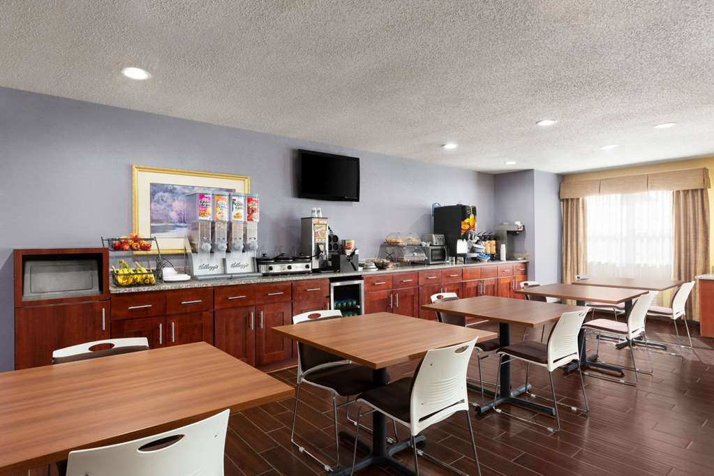 Microtel Inn & Suites by Wyndham Thomasville High Point Lexi - photo 7