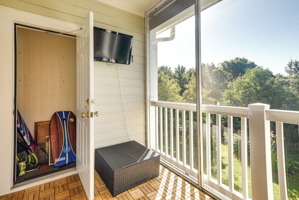 Barefoot Resort Condo w Pools & Balcony - photo 14