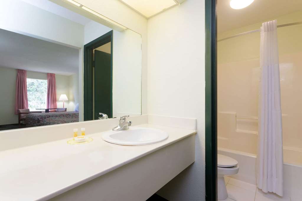 Days Inn by Wyndham Crystal River - photo 10