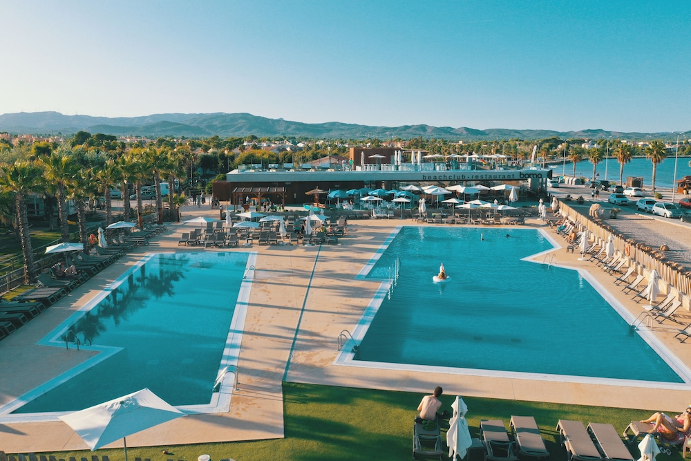 Taiga Delta De L’ebre pet-friendly hotel L'ampolla