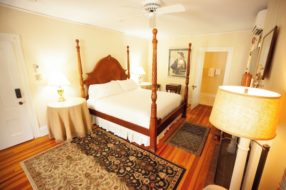 Yellow House Inn - photo 7