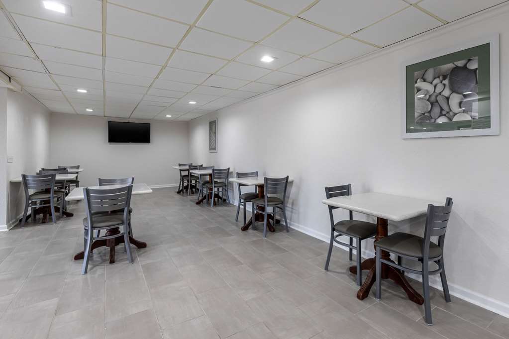 Econo Lodge at the University - photo 27