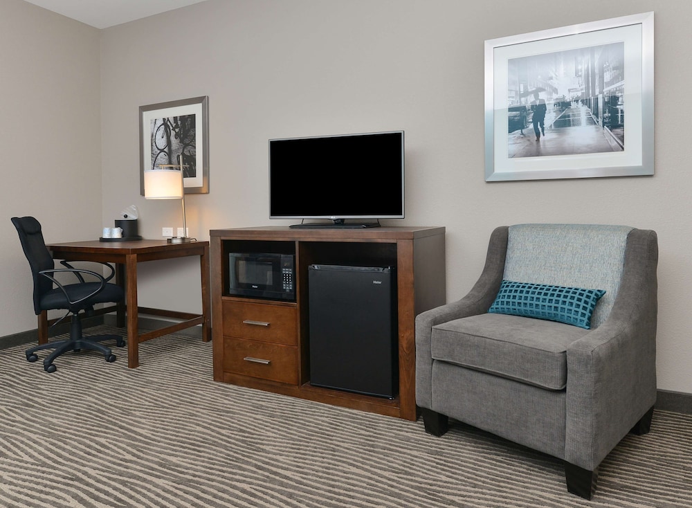 Hampton Inn & Suites Des Moines Downtown - photo 22