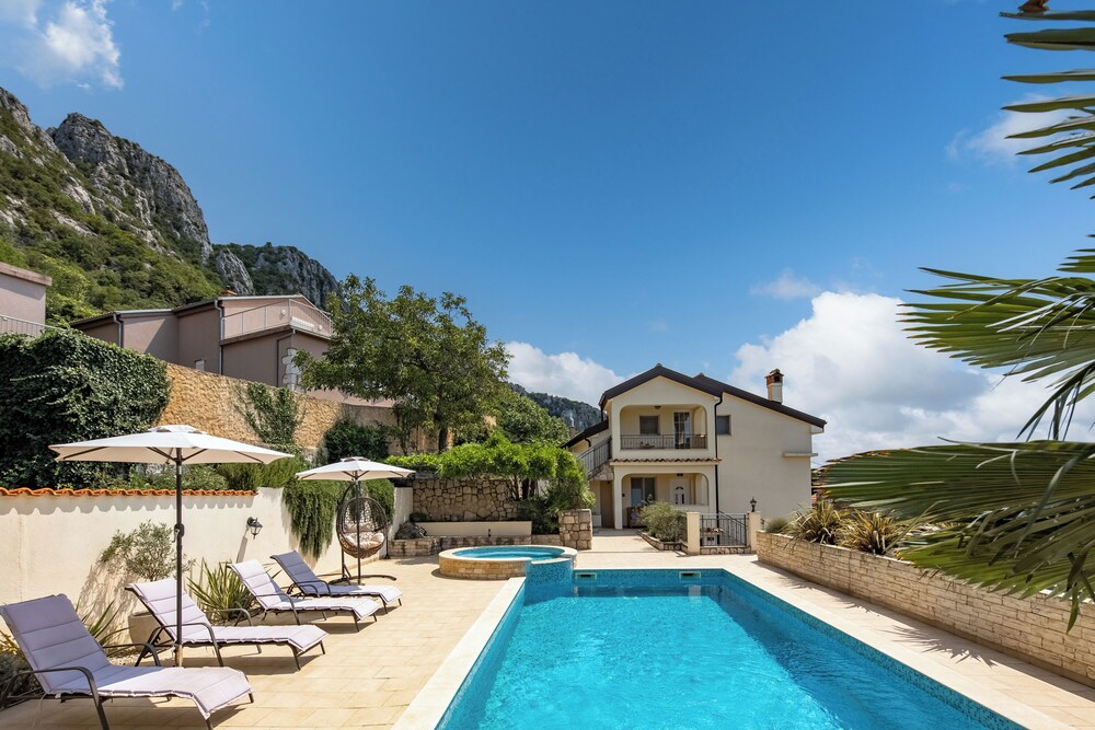 Villa Anna With Private Pool And Garden — 4-Star Luxury Hotel in Bribir, Croatia