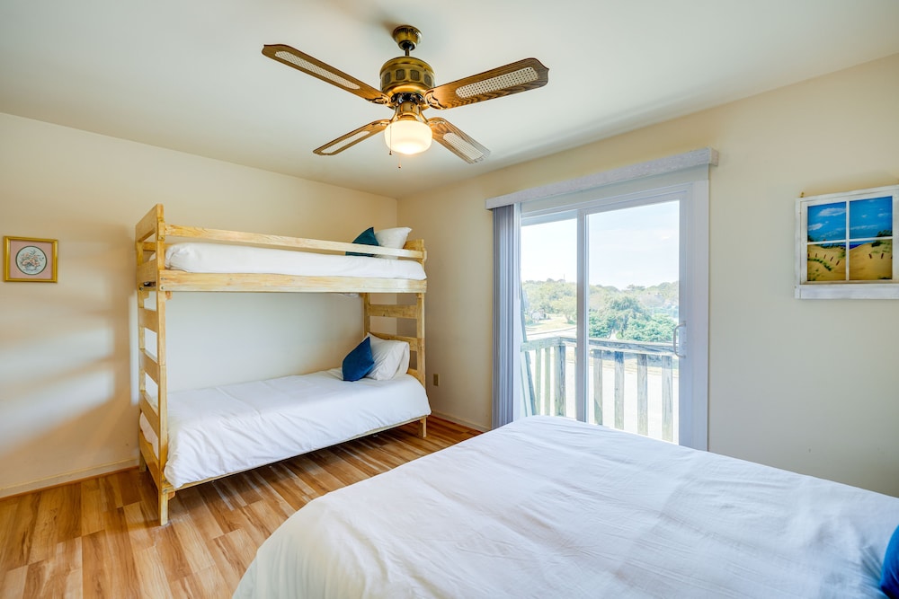 Kitty Hawk Vacation Rental 1 Mi to Beaches — 4-Star Luxury Hotel in Kitty Hawk, United States