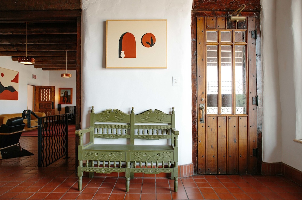 El Rey Court - photo 3