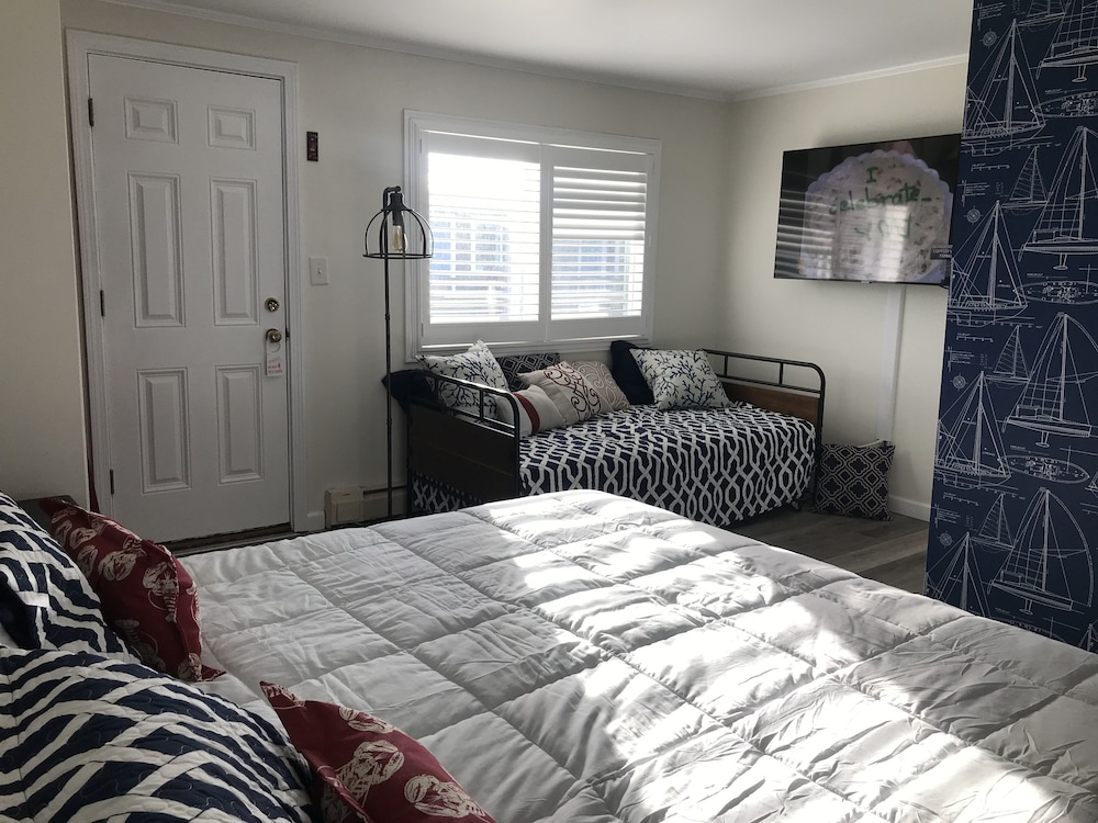 Vineyard Harbor Motel Private Beach - photo 7