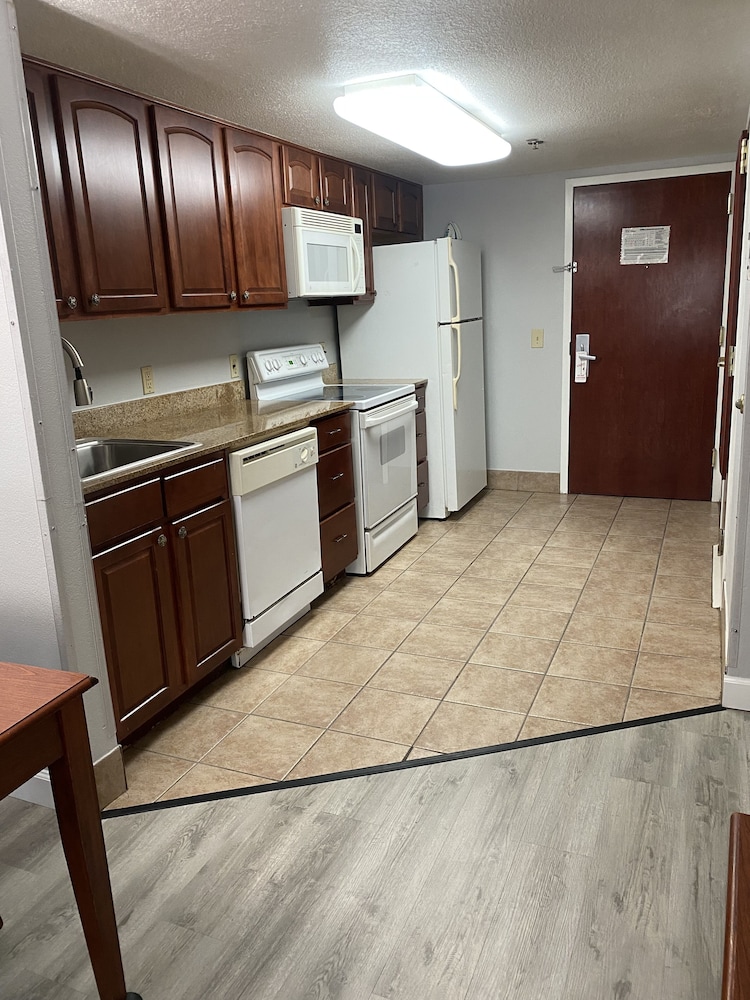 Best Western Plus Atlantic City West Extended Stay & Suites - photo 9