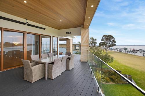 Lake King Lakehouse in Paynesville, Australia