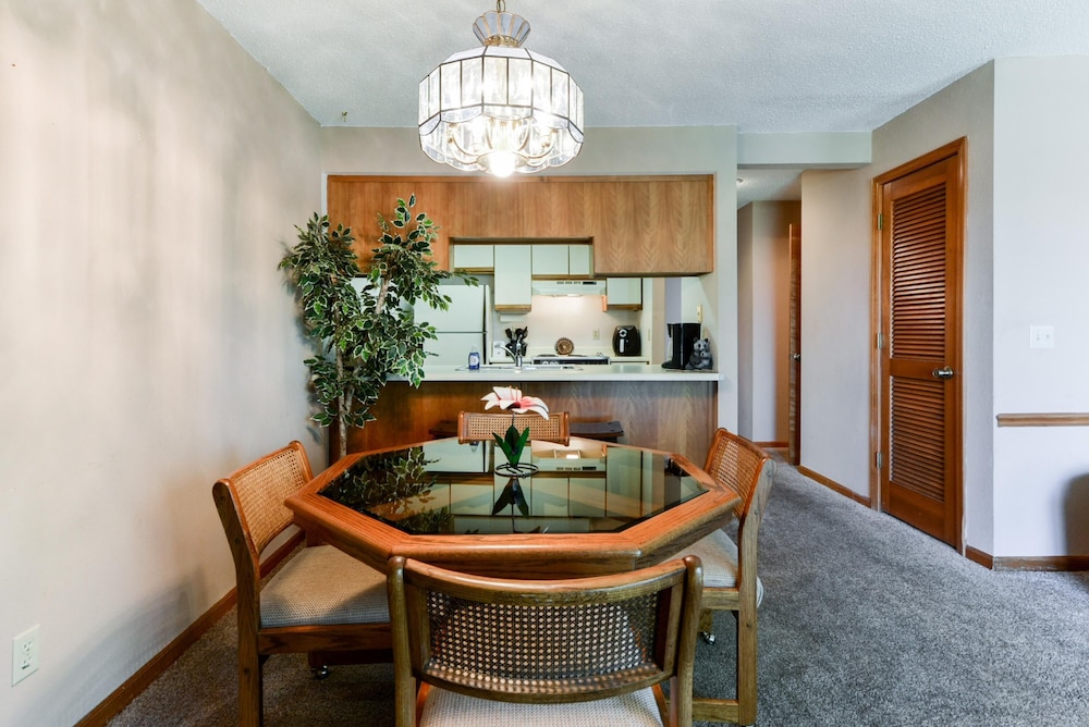 Great Day Picture Perfect Condo in Pointe Royale — 4-Star Luxury Hotel in Branson, United States