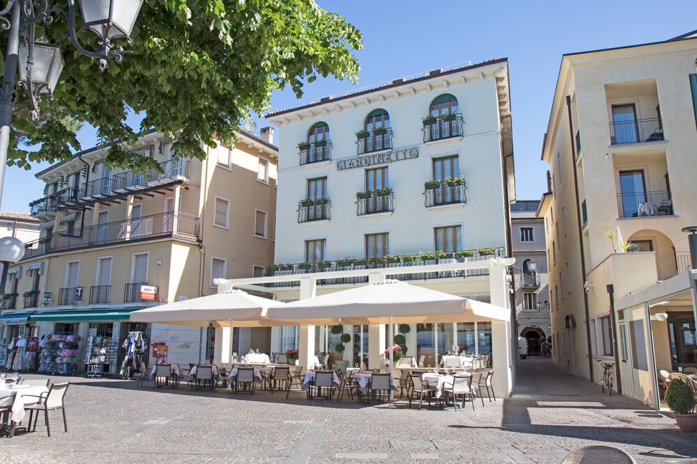 Hotel Giardinetto - last minute hotel in Garda