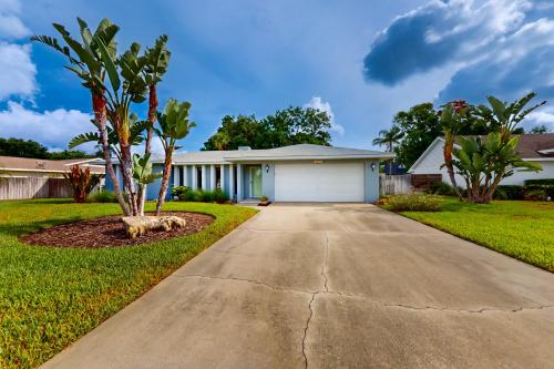 Coastal Breezes — 4-Star Luxury Hotel in Bradenton, United States