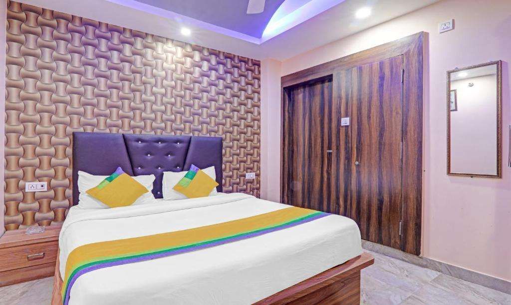 Itsy Hotels Royal Galaxy 3 km From Sangam pet-friendly hotel Jahangirabad