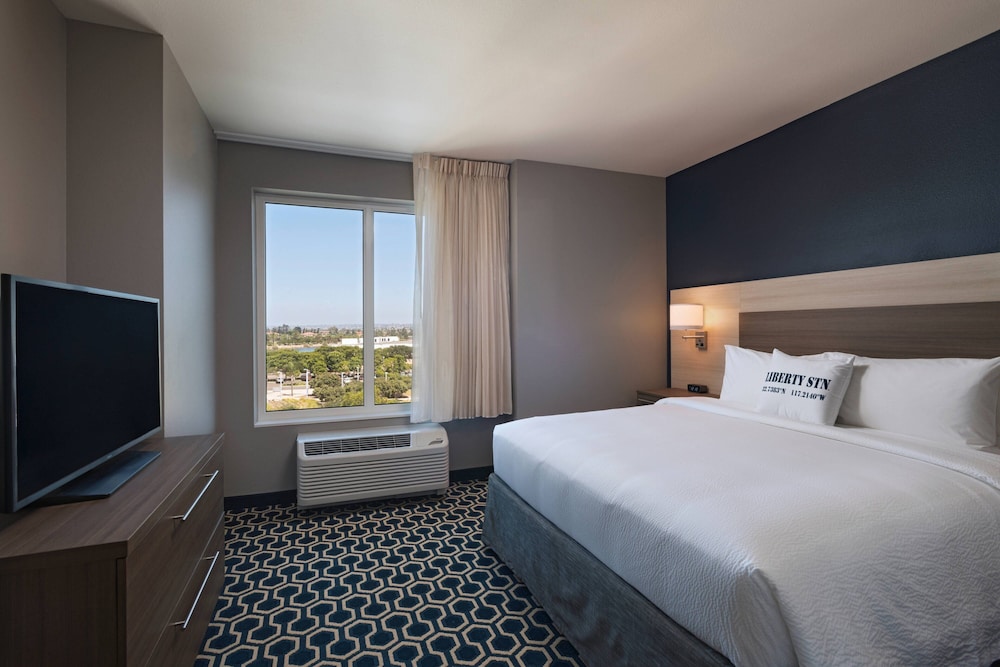 TownePlace Suites by Marriott San Diego Airport Liberty Station - photo 12