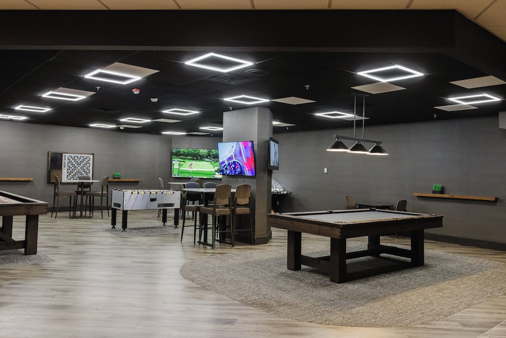 Crowne Plaza Suites MSP Airport Mall of America by IHG - photo 17