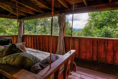 Nice View Fireplace Hot Tub Porch Bed Private — 4-Star Luxury Hotel in Sevierville, United States
