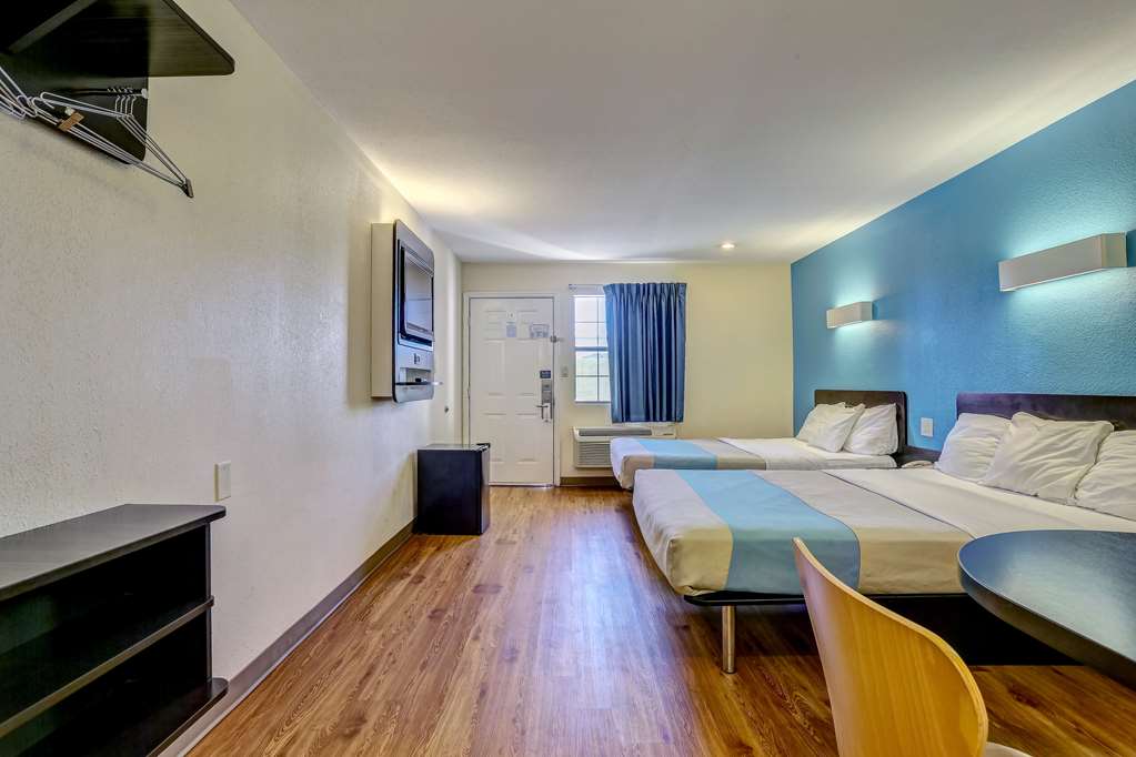 Motel 6 Dickson TN - photo 24