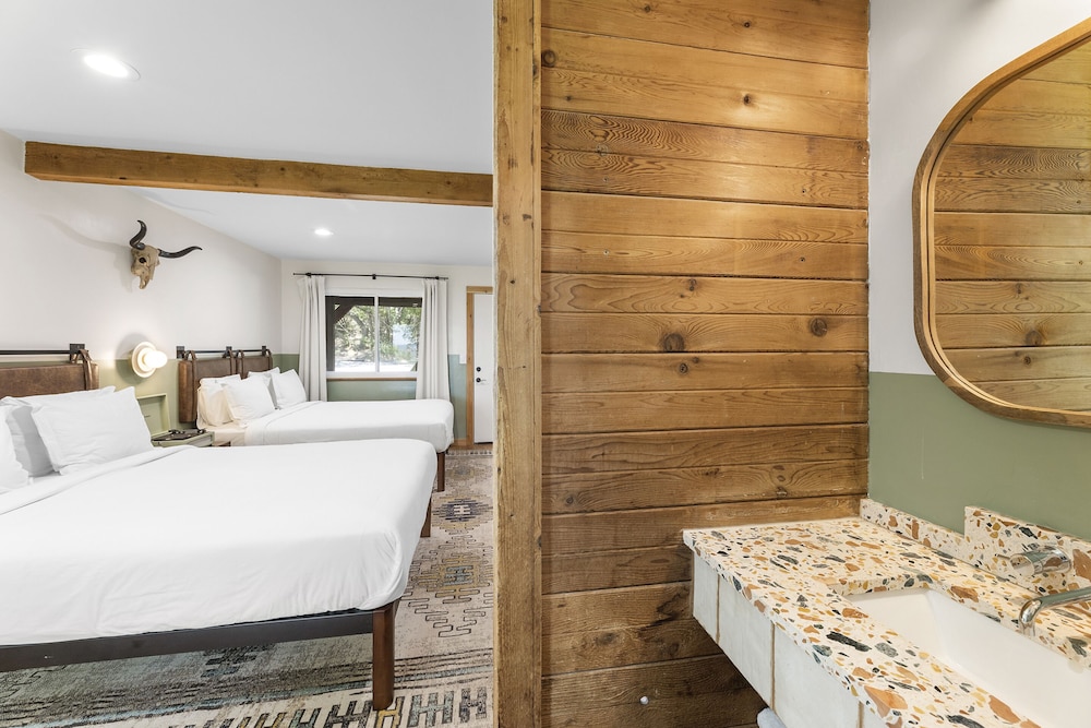 The Bygone Hotel - photo 8