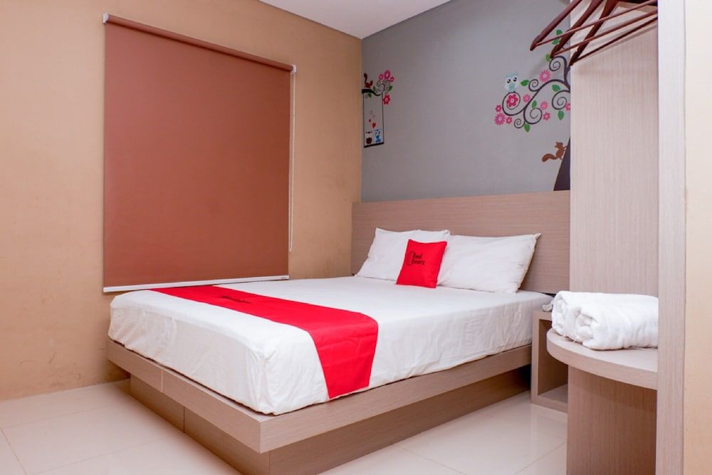 RedDoorz near Java Supermall Semarang - last minute hotel in Semarang