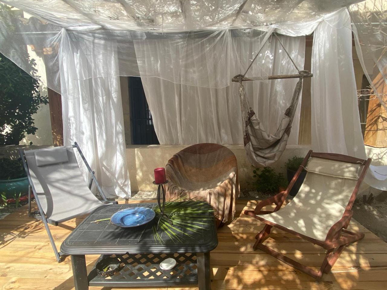 Les Lauriers Duplex Centre Ville Avec Jardin in Nyons, France