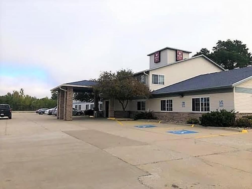 Regency Inn Geneseo IL I 80 - photo 21