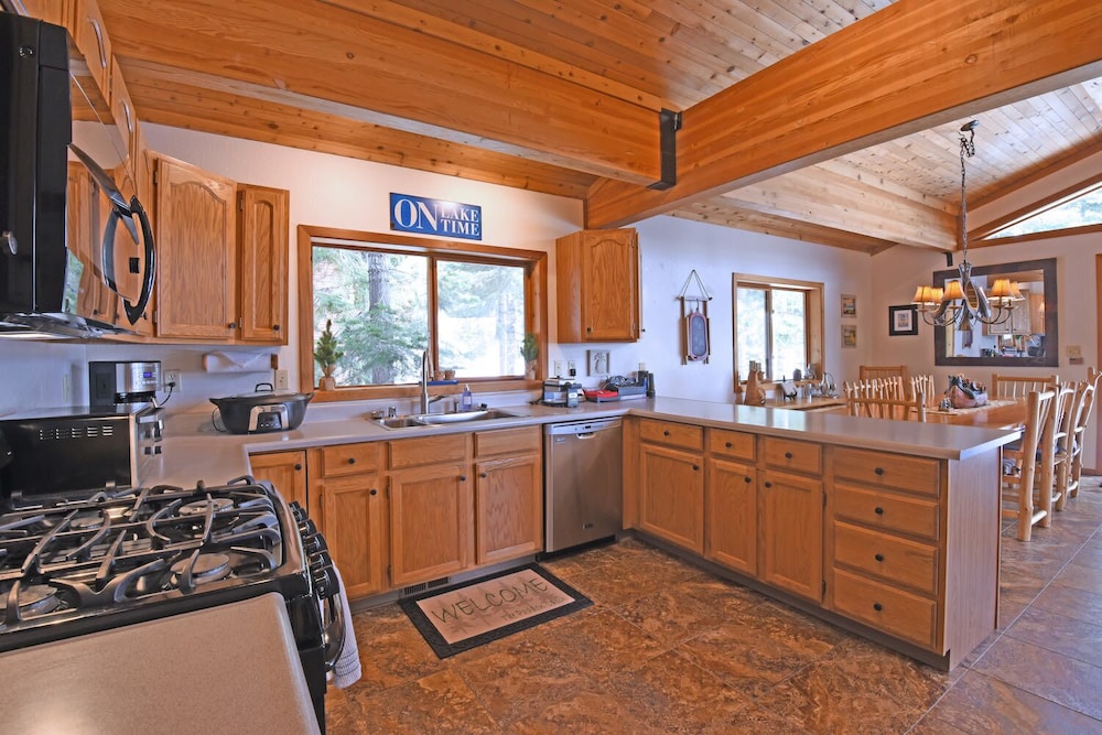 Vista Point 5 min to Kings Beach - photo 8
