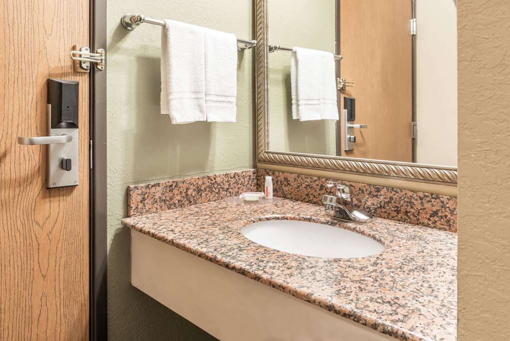 Super 8 by Wyndham Greenville Illinois - photo 5