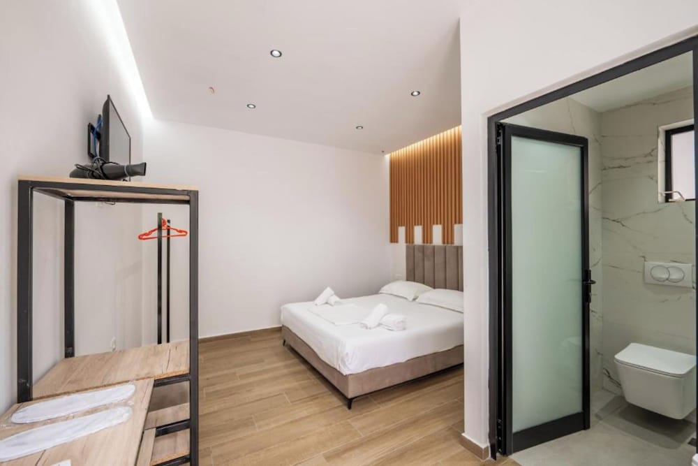 Azure Bay Resort - last minute hotel in Sarande