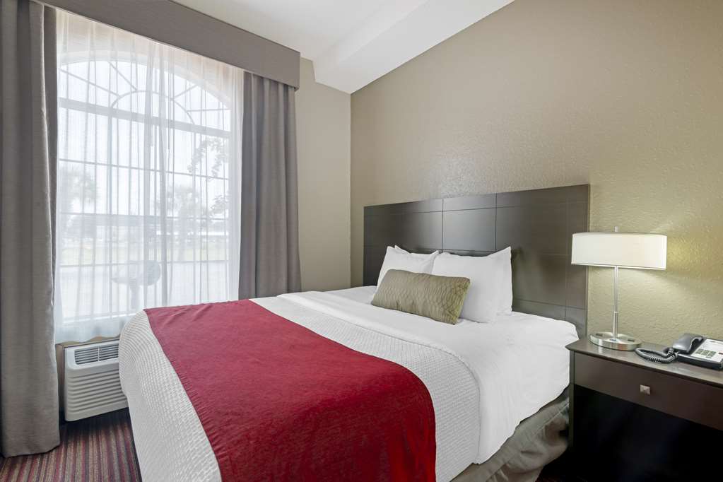 Best Western Plus Bradbury Inn & Suites - photo 33