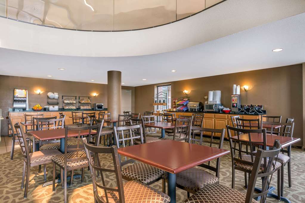 Ramada by Wyndham Columbus North - photo 24