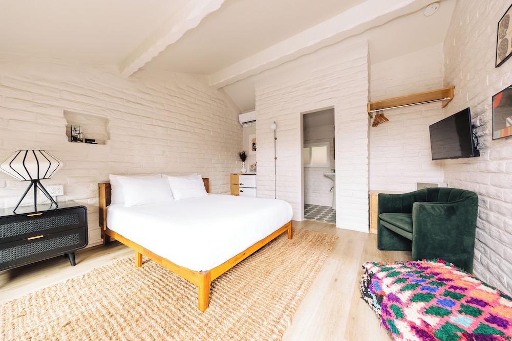 The Green Room Hotel - photo 17