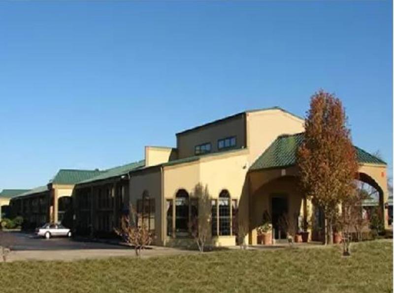 Econo Lodge - carbon neutral hotel in Lakeland