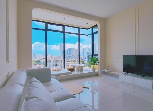 SkyPool with Seaview 8pax Beacon Executive Suites Georgetown City Centre 3km to Komtar — 4-Star Luxury Hotel in George Town, Malaysia