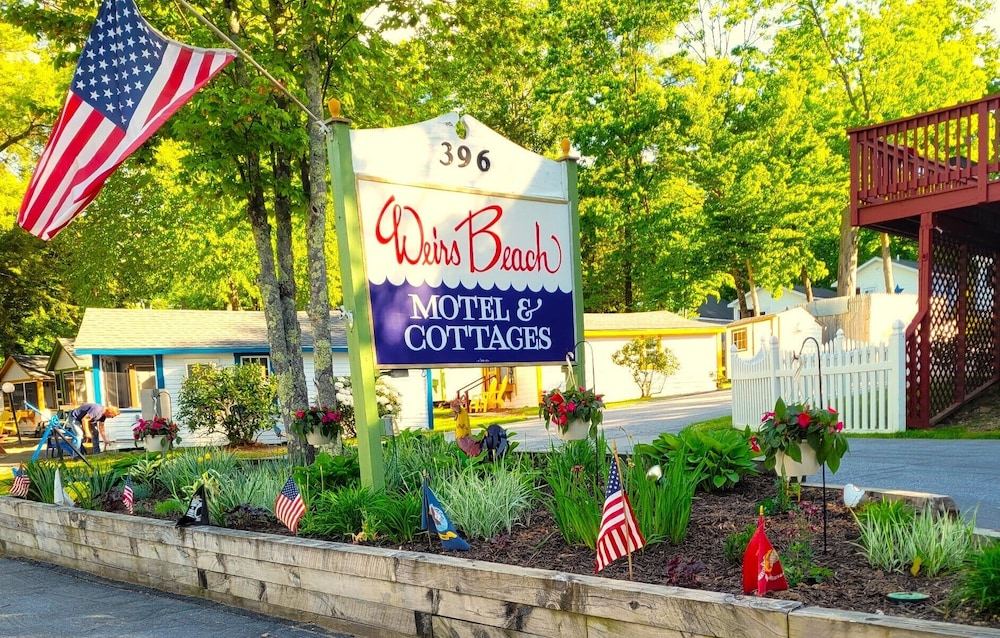 Weirs Beach Motel and Cottages in Laconia, United States