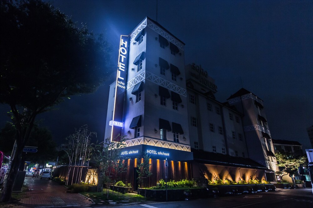 Soho Hotel Airport - last minute hotel in Daegu