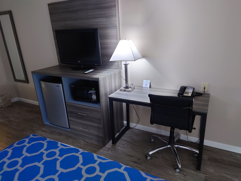 Baymont by Wyndham Adairsville - photo 10