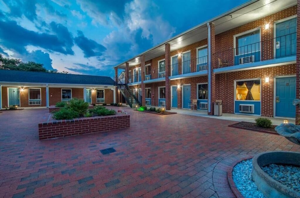Winton Inn & Suites - photo 26