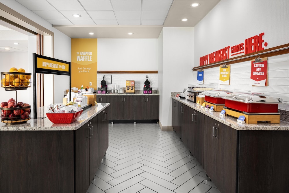 Hampton Inn Lexington Medical Center - photo 35