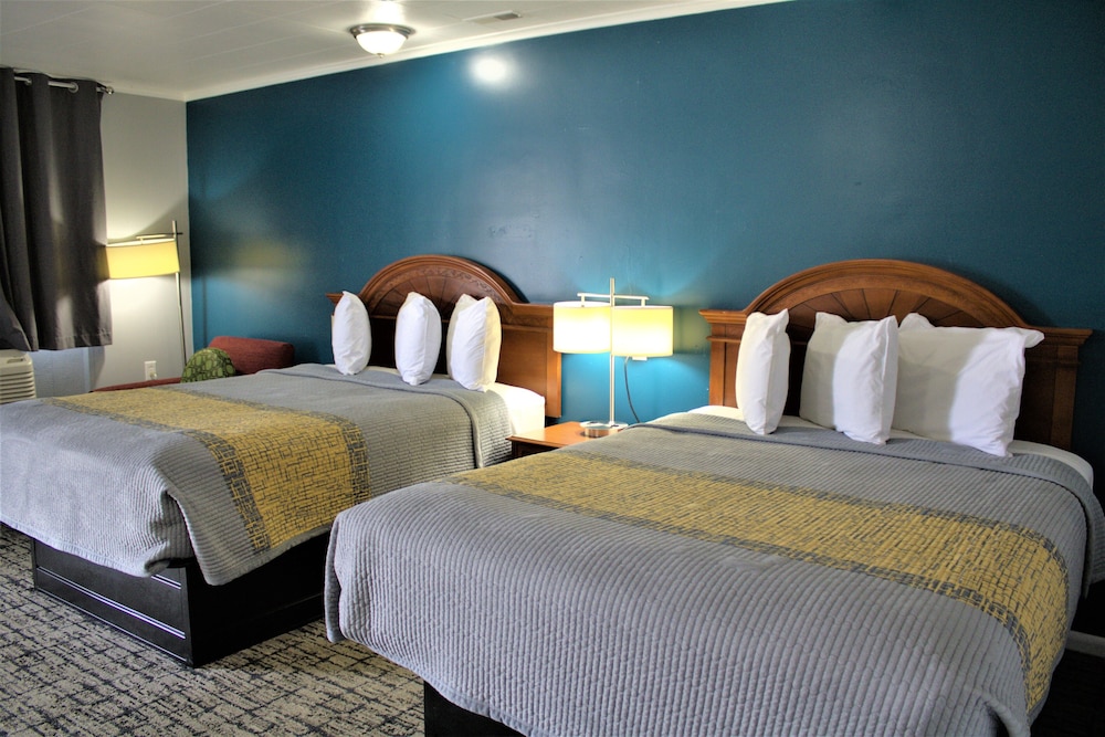 Hometowne Inn & Suites - photo 10
