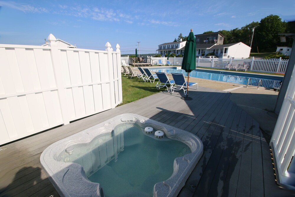 Bluebird Ocean Point Inn - photo 57