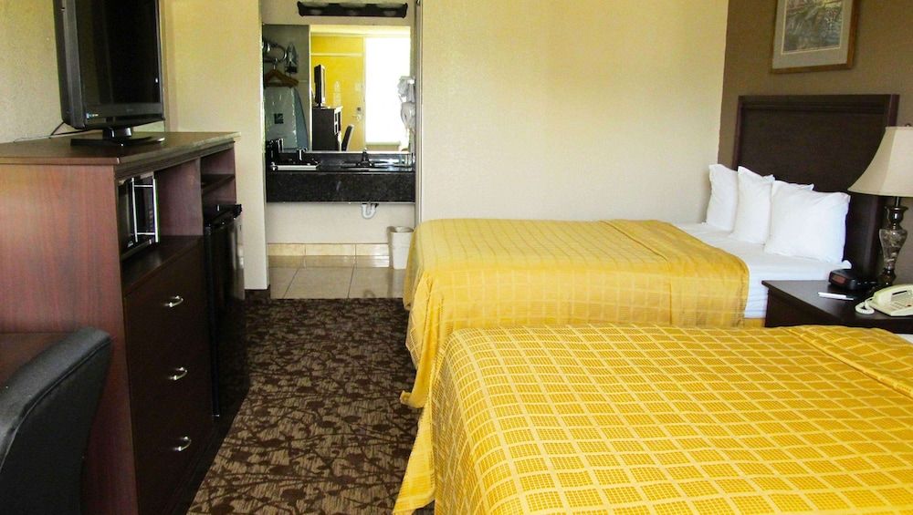 Magnuson Hotel Idabel - photo 18