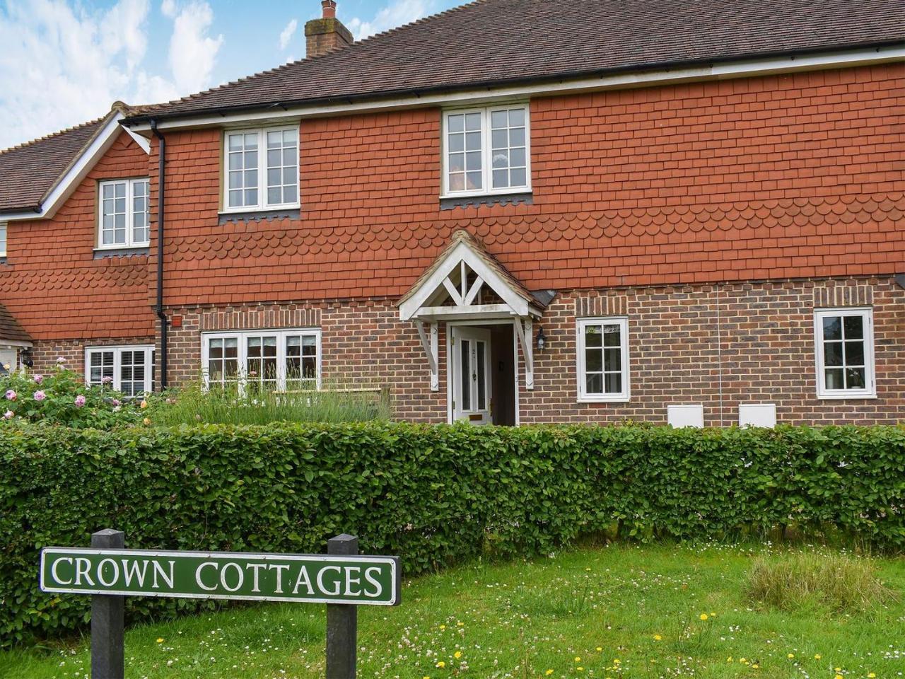 Crown Cottage — 4-Star Luxury Hotel in Haywards Heath, United Kingdom