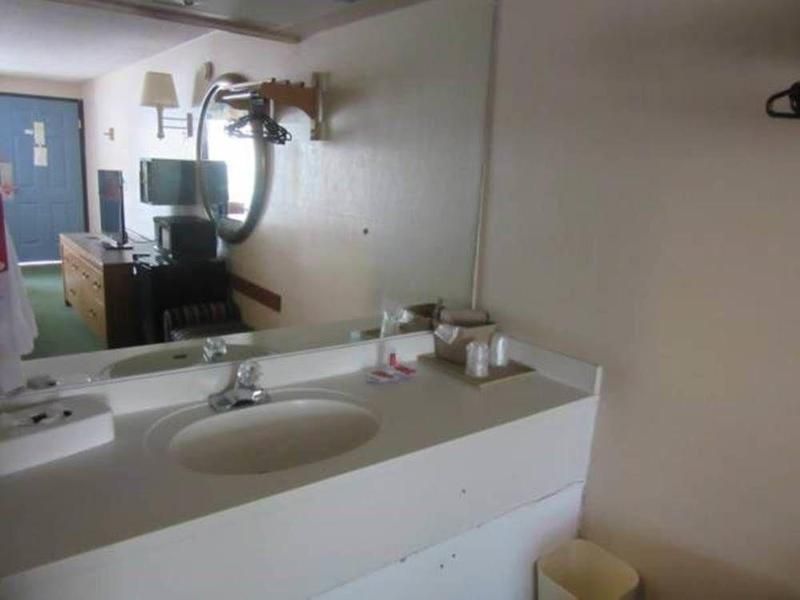 Econo Lodge Pooler Savannah I 95 - photo 15