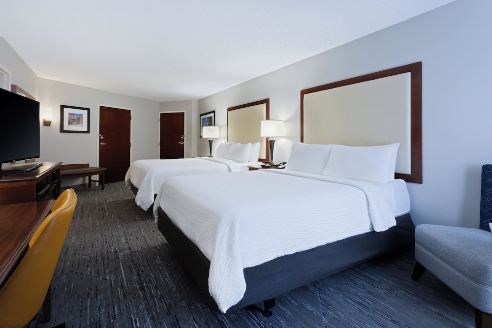 Holiday Inn Express & Suites Cincinnati Riverfront by IHG - photo 9