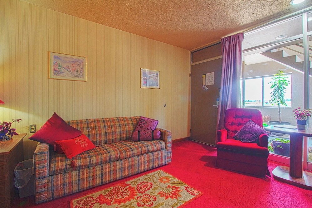 HomeTown Inn by OYO Liberal KS - photo 17