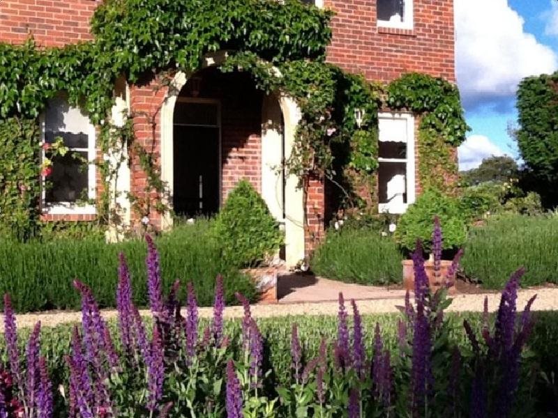 Ellesmere House Bed & Breakfast — 4-Star Luxury Hotel in Melbourne, Australia