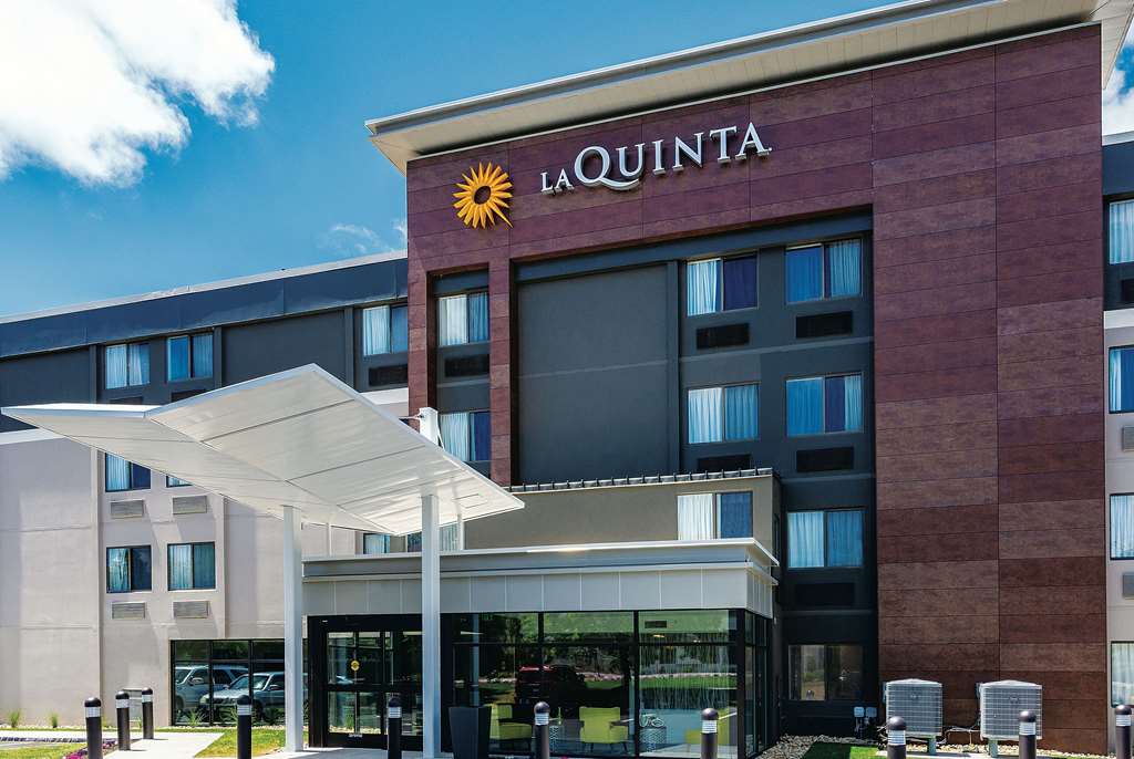 La Quinta Inn & Suites by Wyndham Salem NH - photo 2