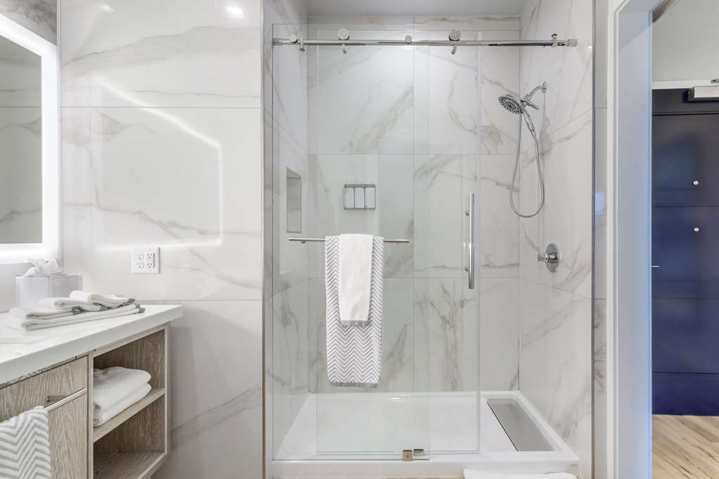Cambria Hotel Waco University Riverfront - photo 33
